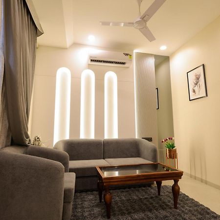 The Meera Hotel Удджайн Экстерьер фото