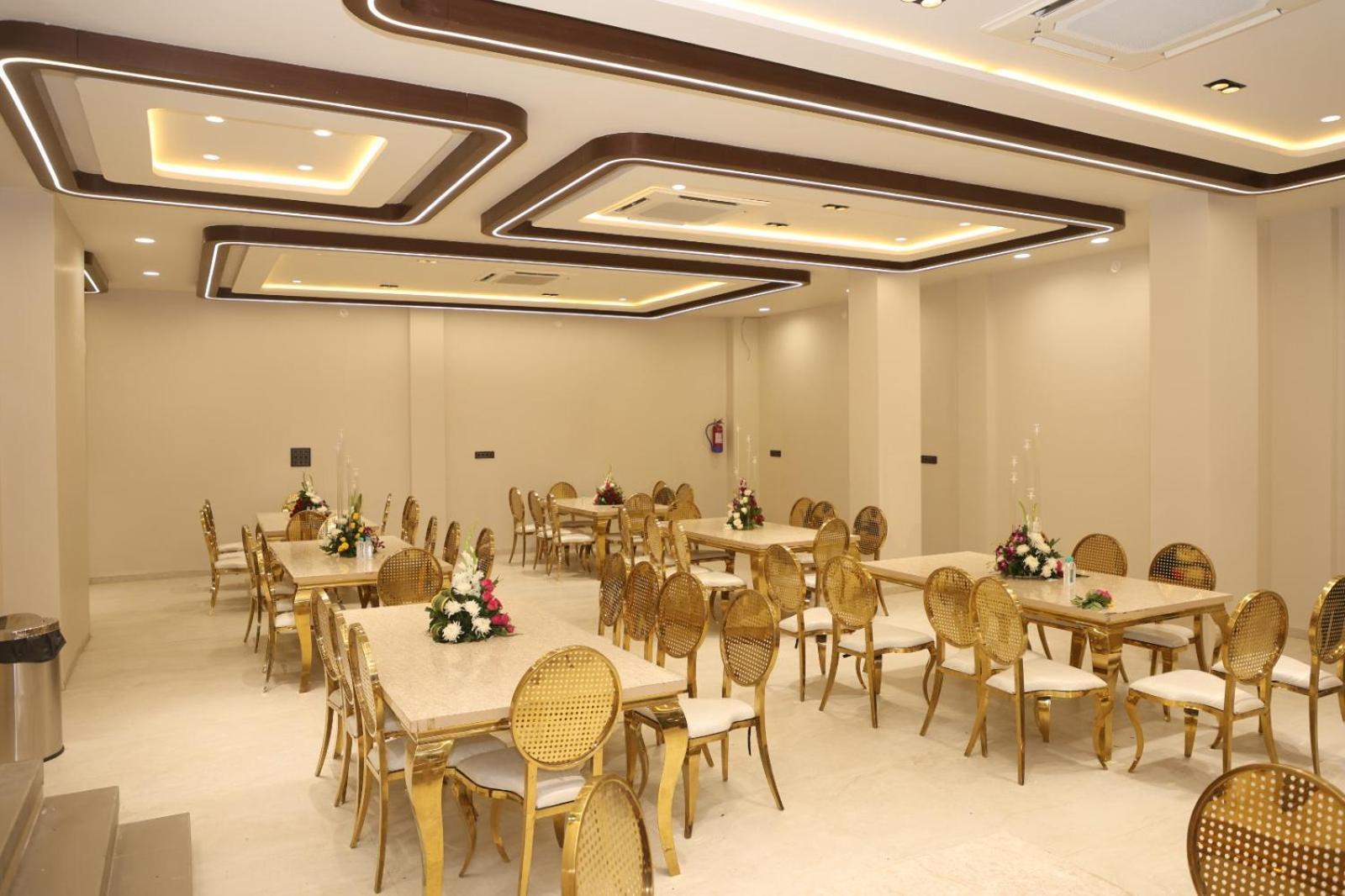 The Meera Hotel Удджайн Экстерьер фото