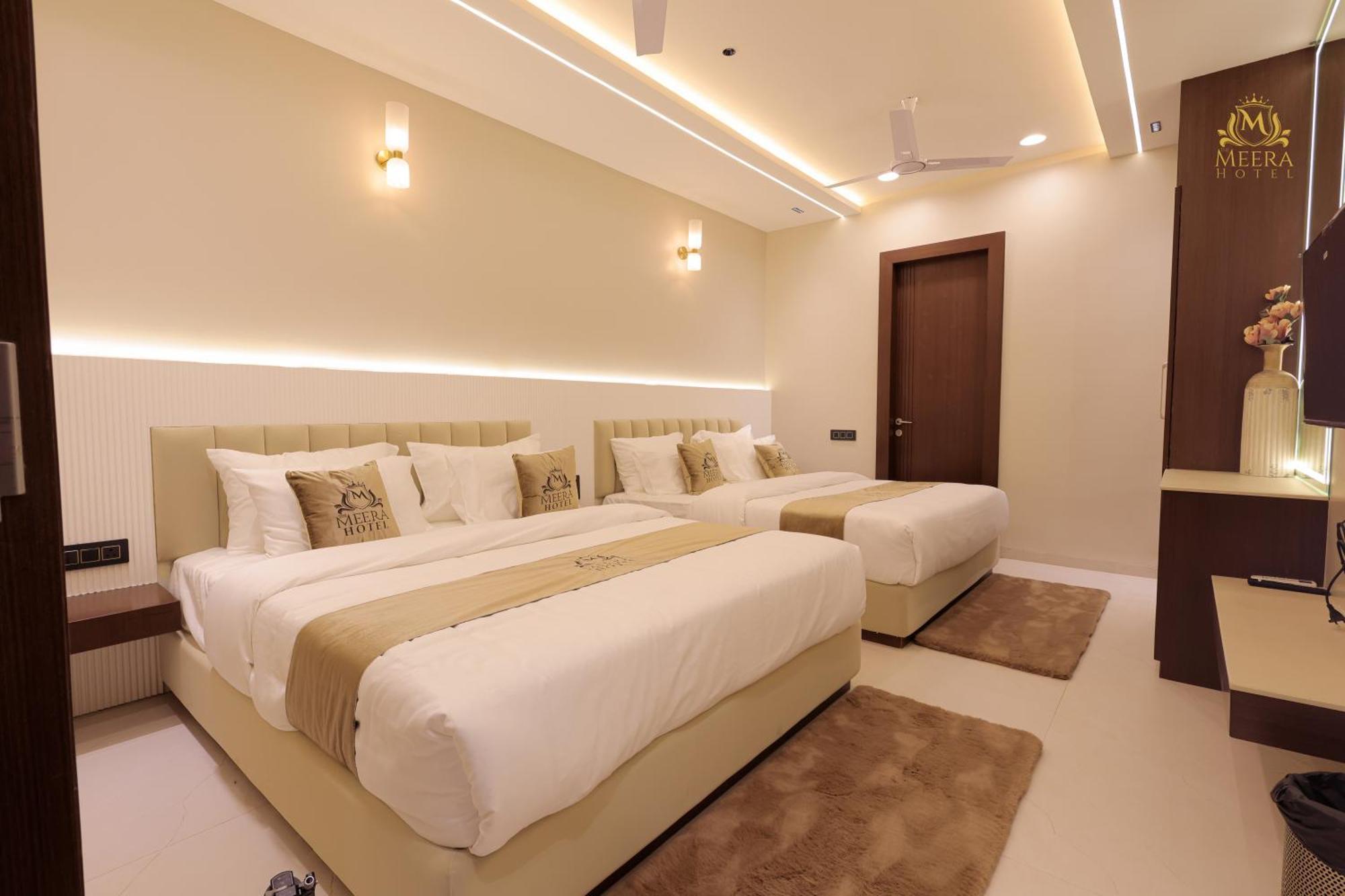The Meera Hotel Удджайн Экстерьер фото