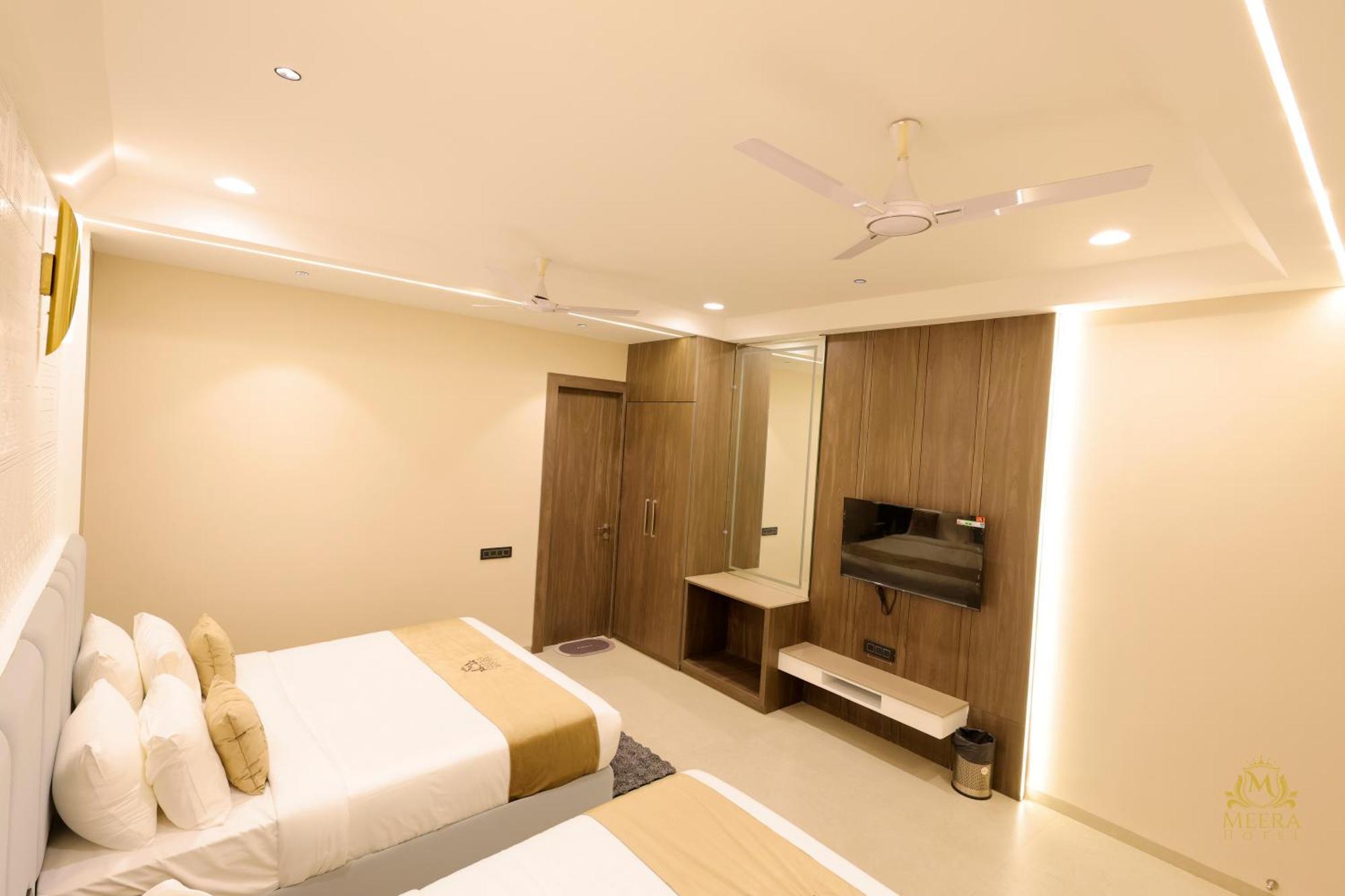 The Meera Hotel Удджайн Экстерьер фото