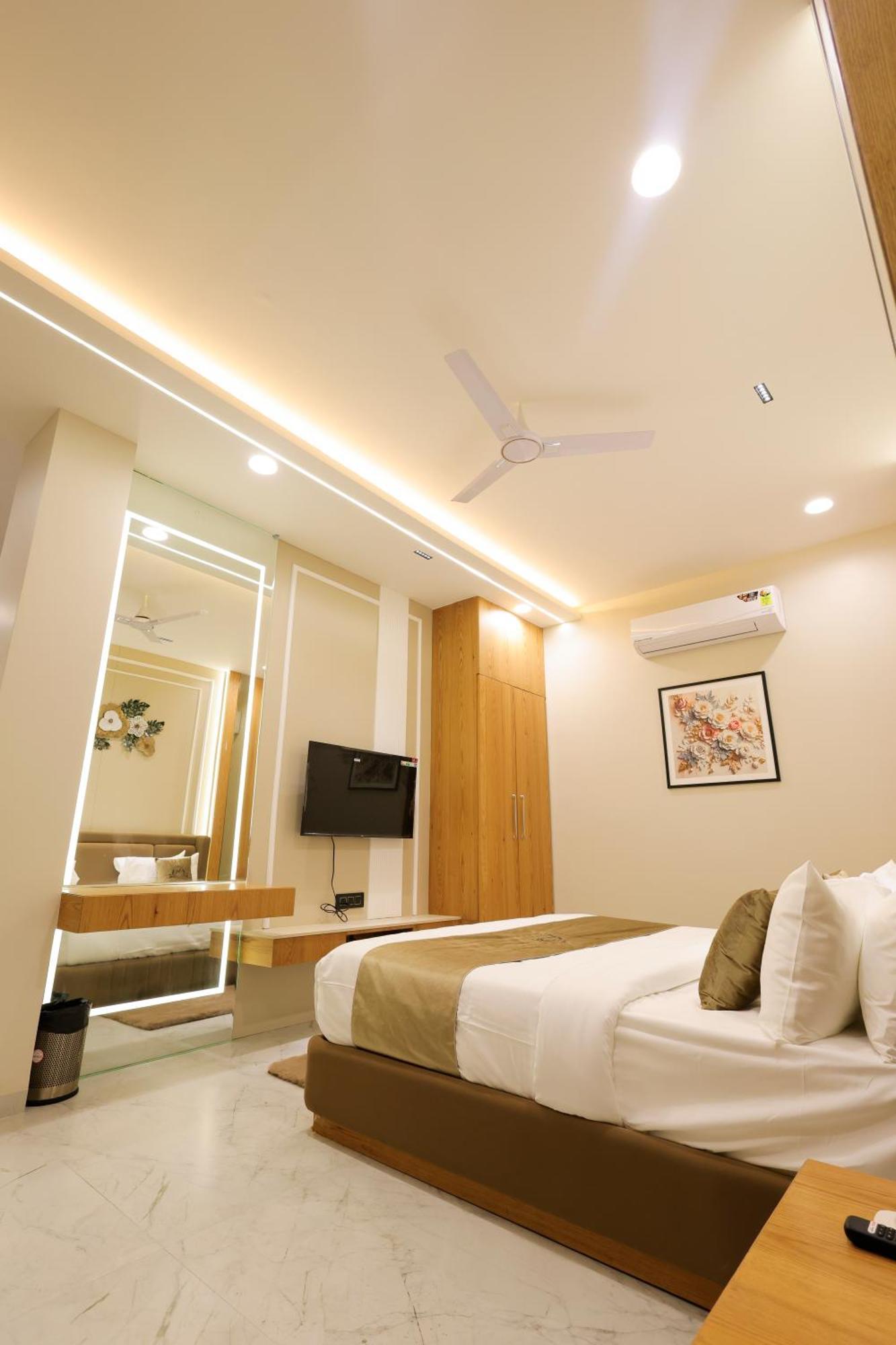 The Meera Hotel Удджайн Экстерьер фото