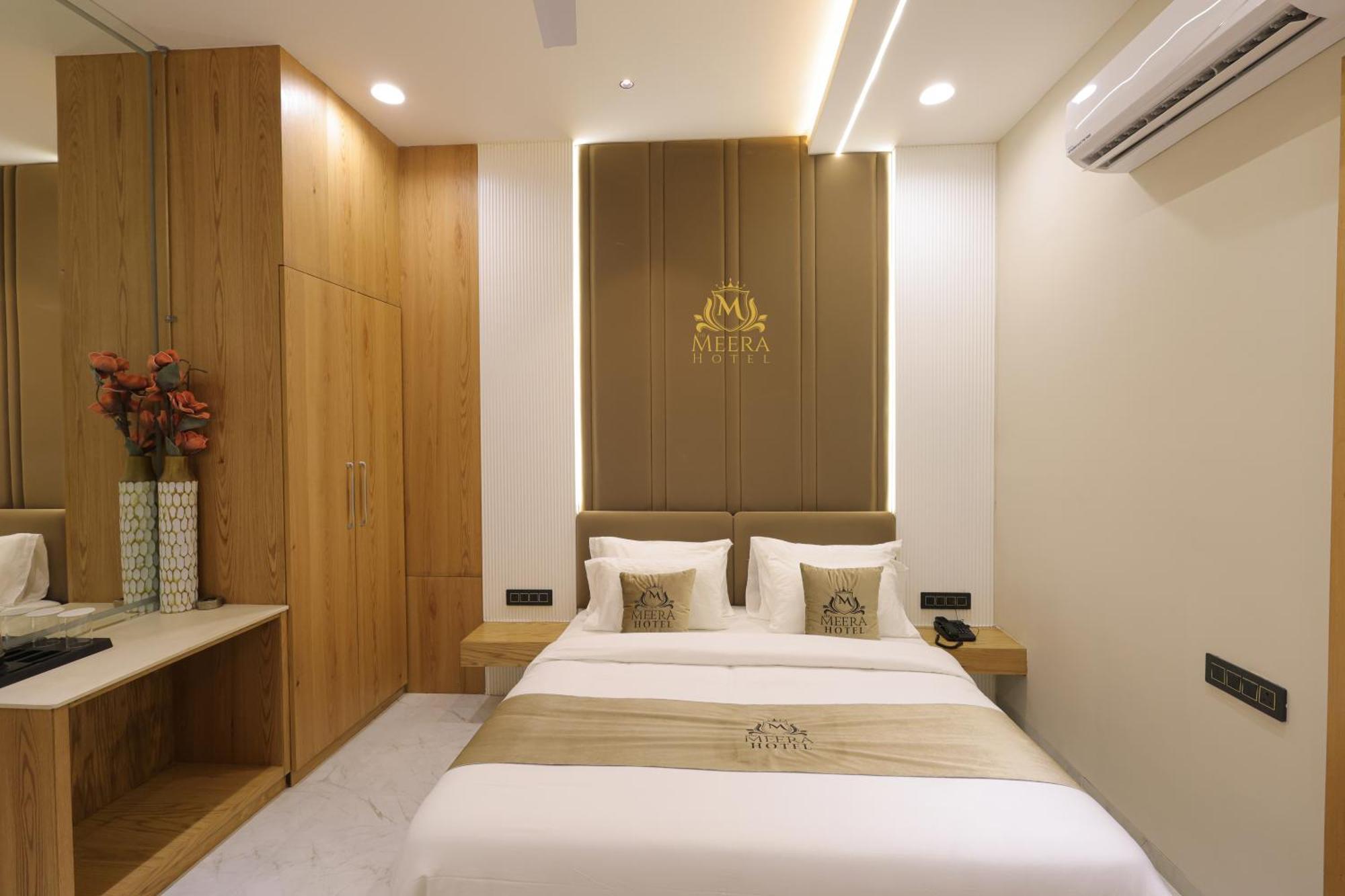 The Meera Hotel Удджайн Экстерьер фото